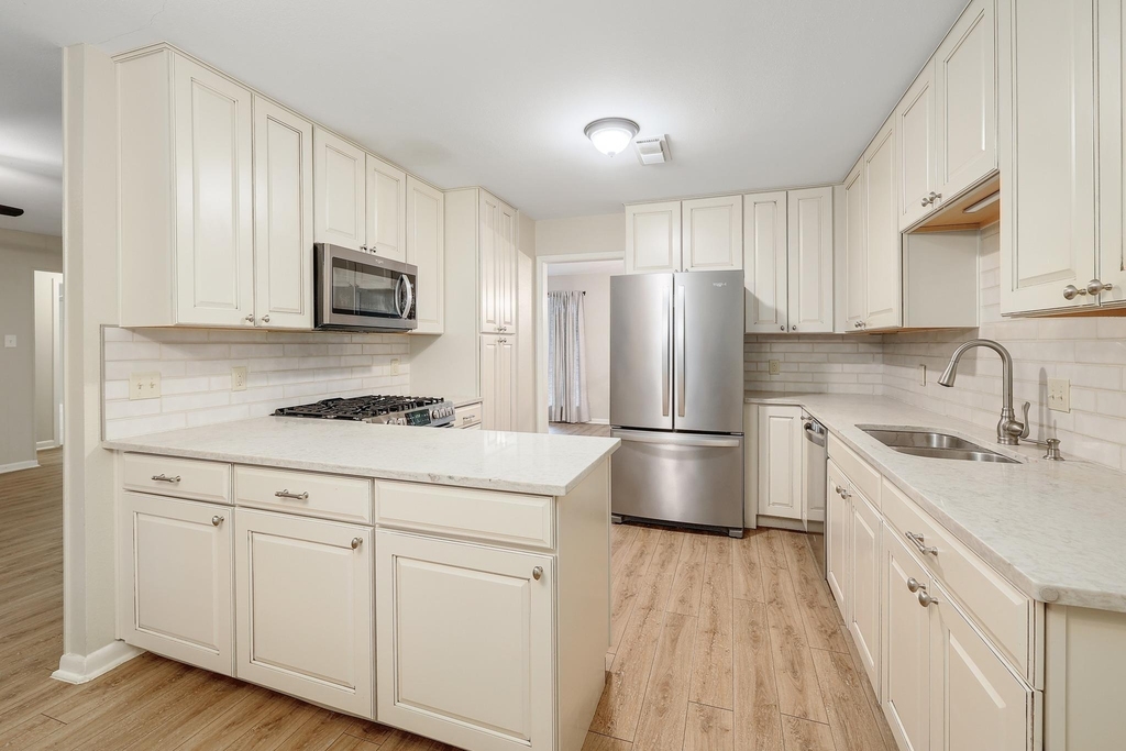 8609 Melshire Dr - Photo 8