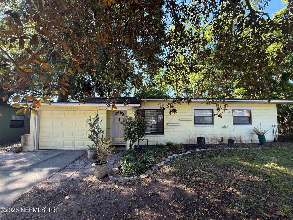 7118 Pellias Road - Photo 1