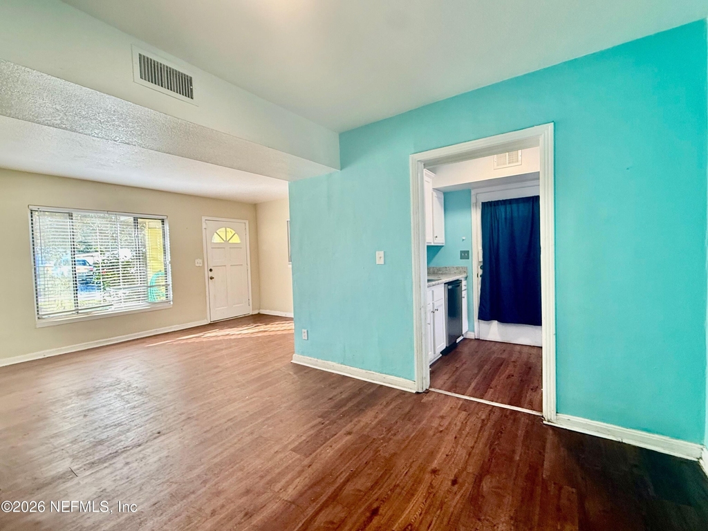 7118 Pellias Road - Photo 7