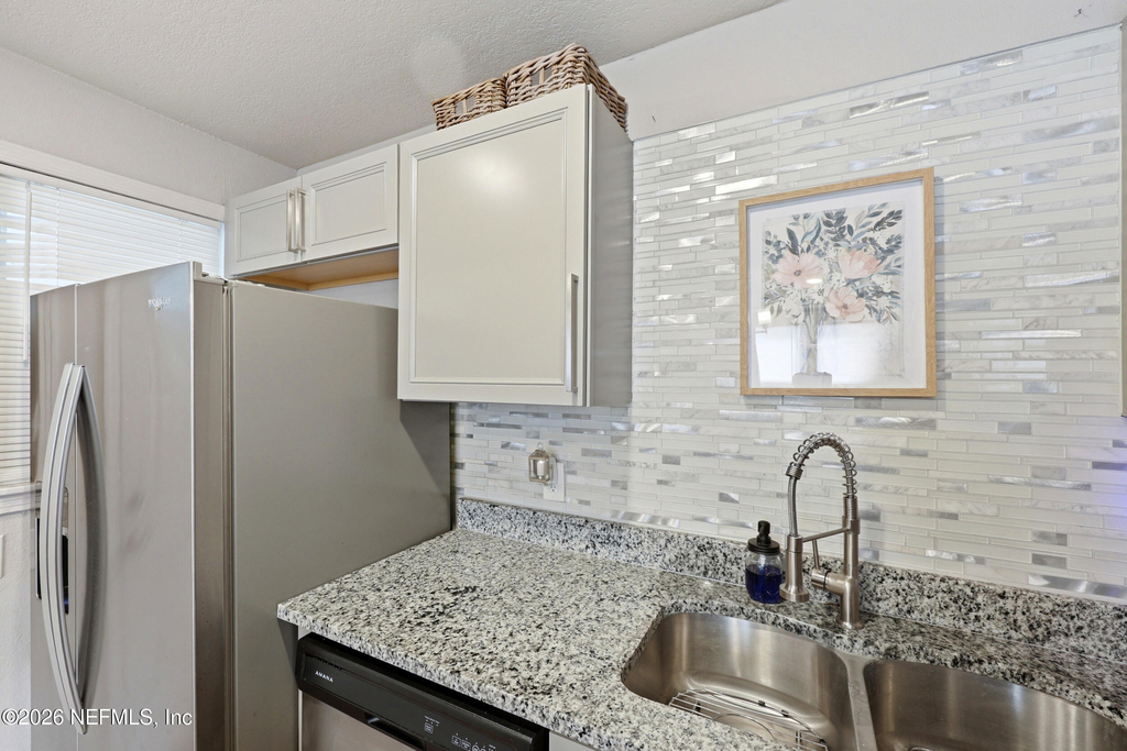 5327 Lexington Avenue - Photo 14