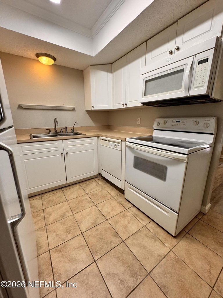 3916 Corrida Court - Photo 5