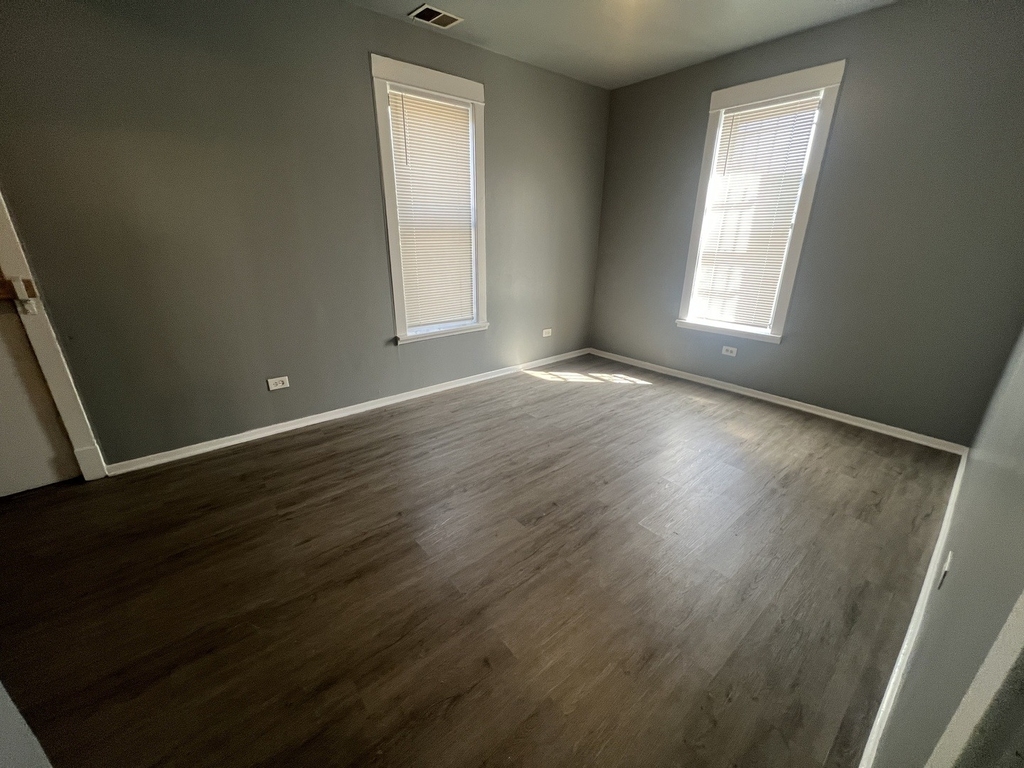 734 E 95th Street - Photo 4