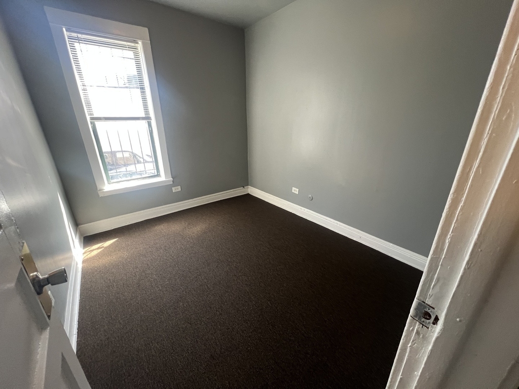 734 E 95th Street - Photo 2