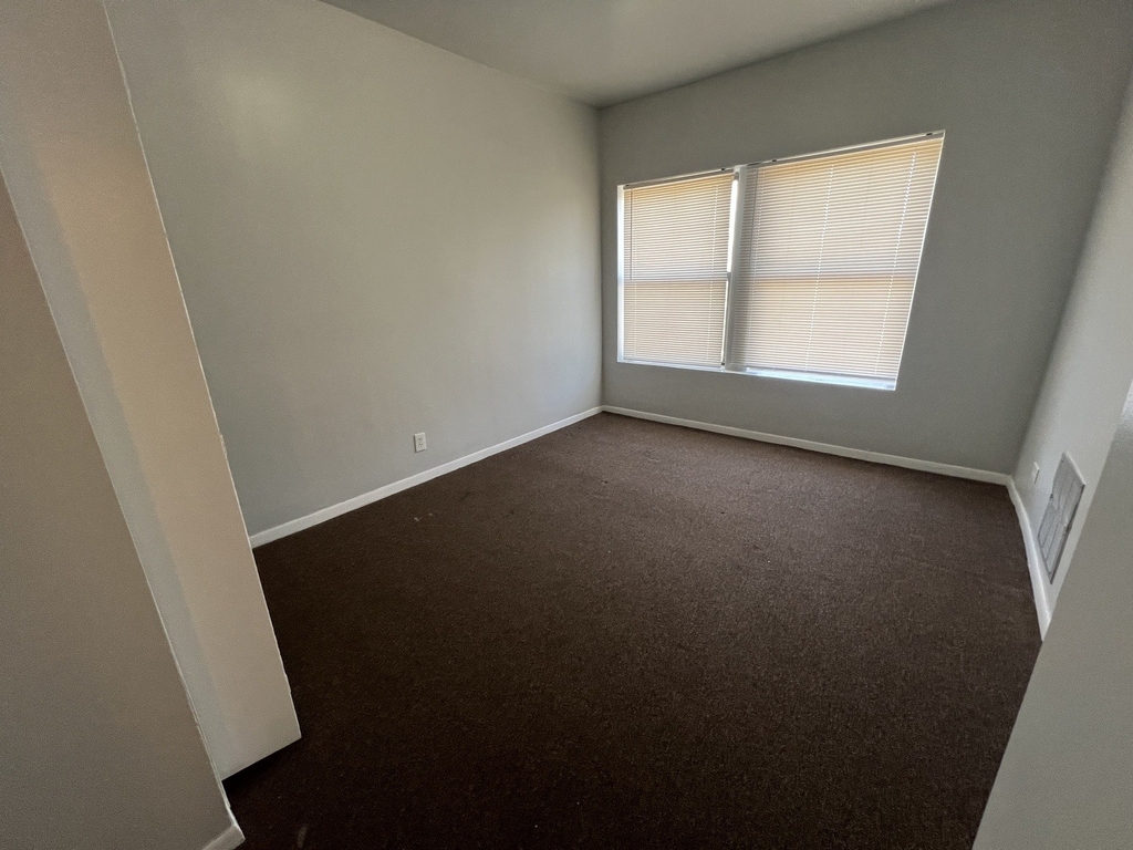 71 E 69th Street - Photo 2