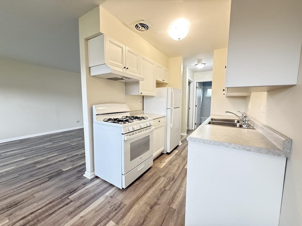 575 Berry Avenue - Photo 3