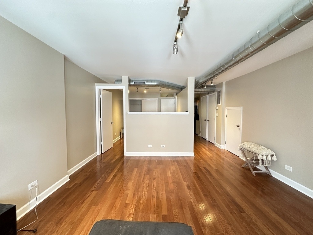 674 N Orleans Street - Photo 8