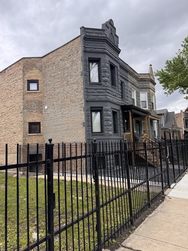 818 S Karlov Avenue - Photo 4