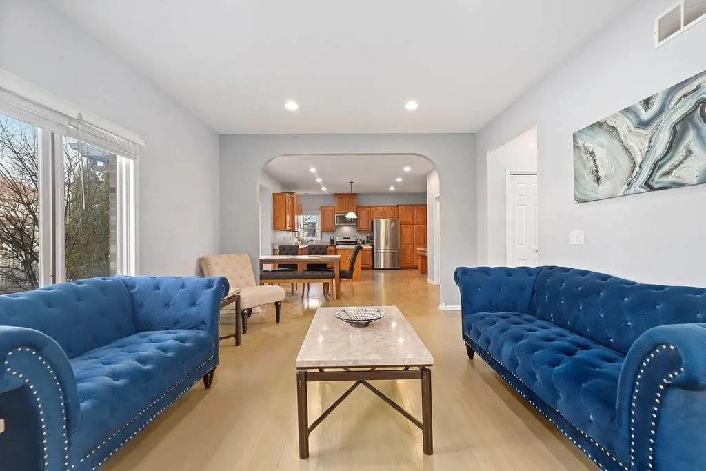 520 N Veterans Parkway - Photo 4