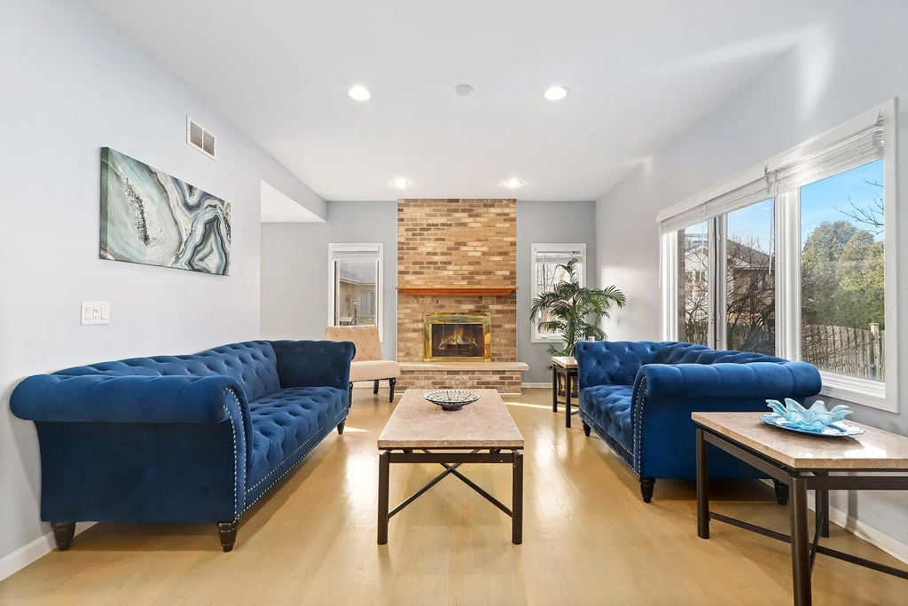 520 N Veterans Parkway - Photo 3