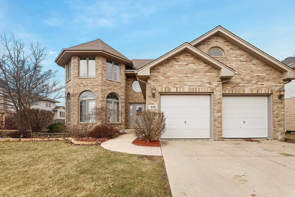 520 N Veterans Parkway - Photo 0
