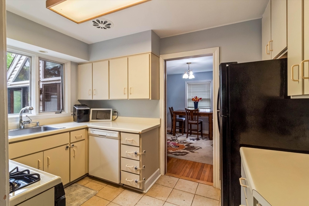 745 Greenview Place - Photo 4