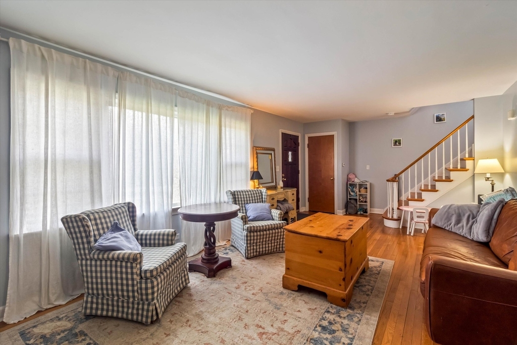 745 Greenview Place - Photo 9
