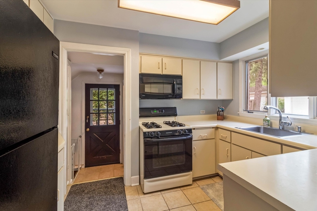 745 Greenview Place - Photo 2