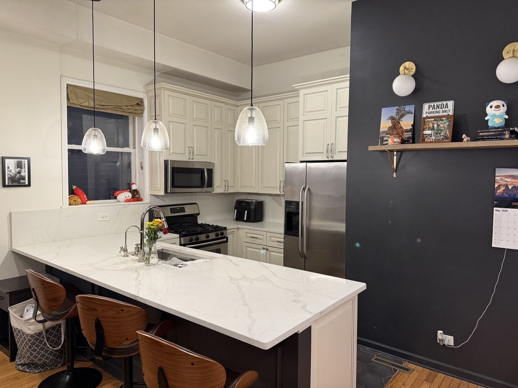 1455 W Wolfram Street - Photo 3
