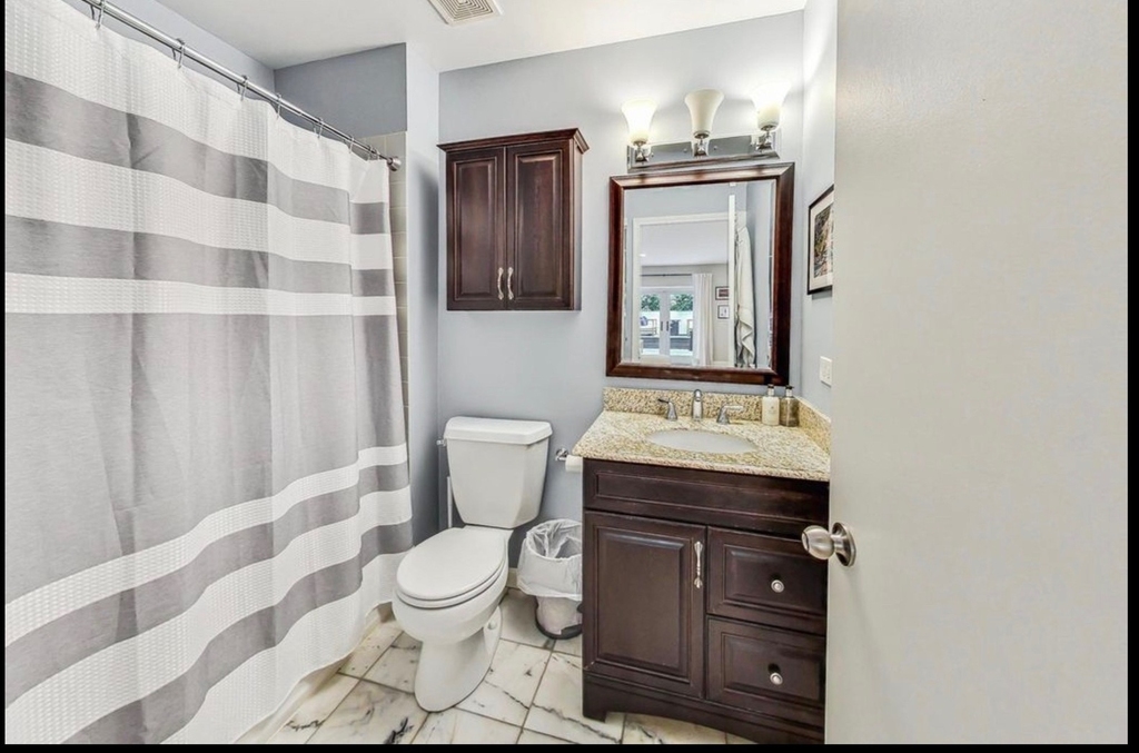 1455 W Wolfram Street - Photo 8