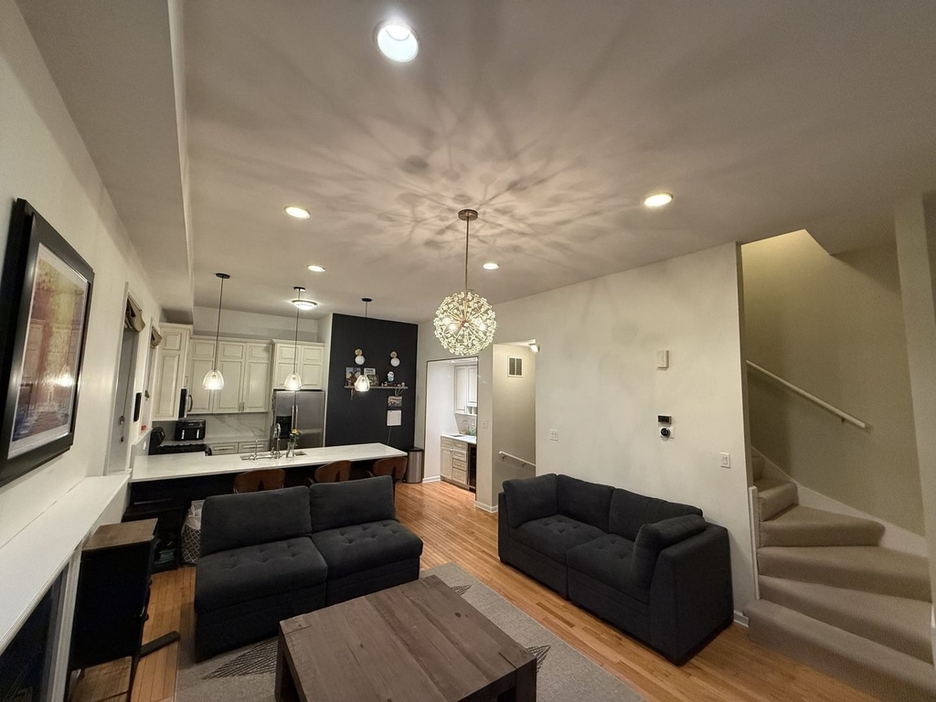 1455 W Wolfram Street - Photo 4