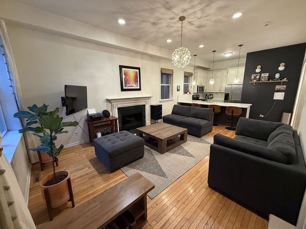 1455 W Wolfram Street - Photo 2