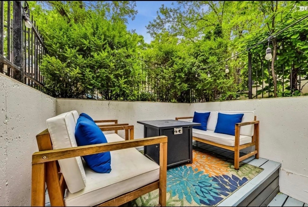 1455 W Wolfram Street - Photo 11