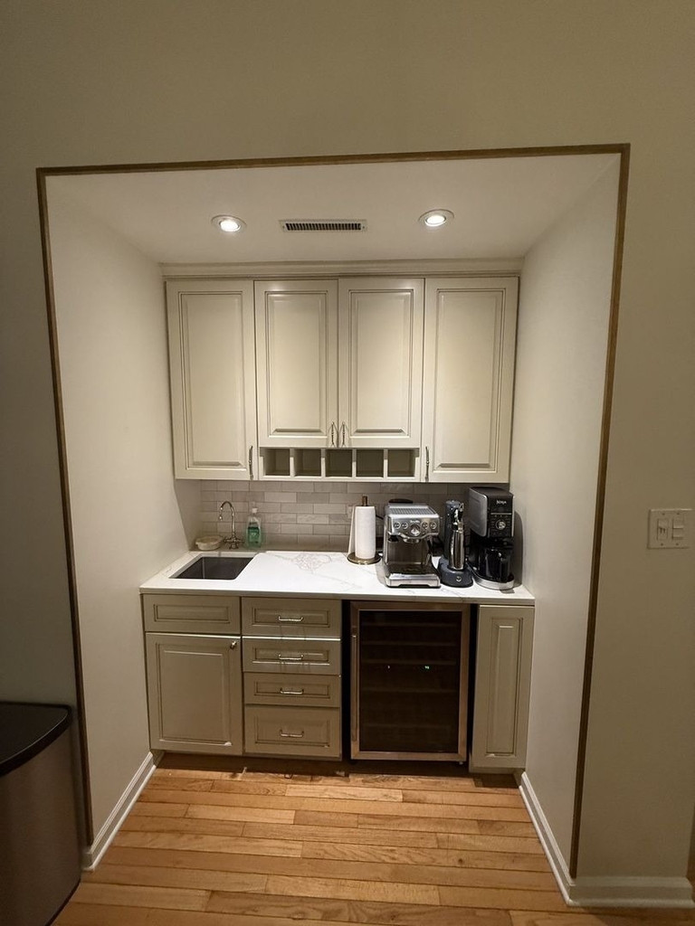 1455 W Wolfram Street - Photo 5