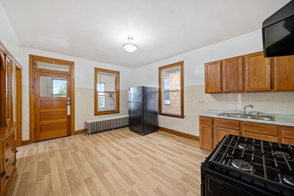 4749 S Keeler Avenue - Photo 3