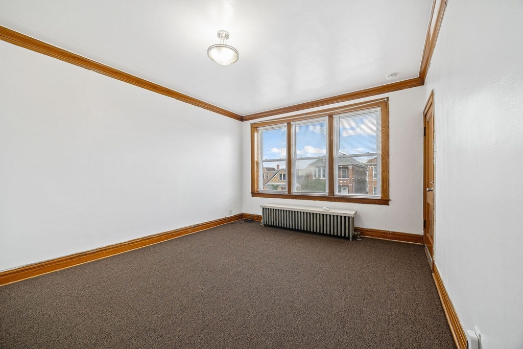 4749 S Keeler Avenue - Photo 2