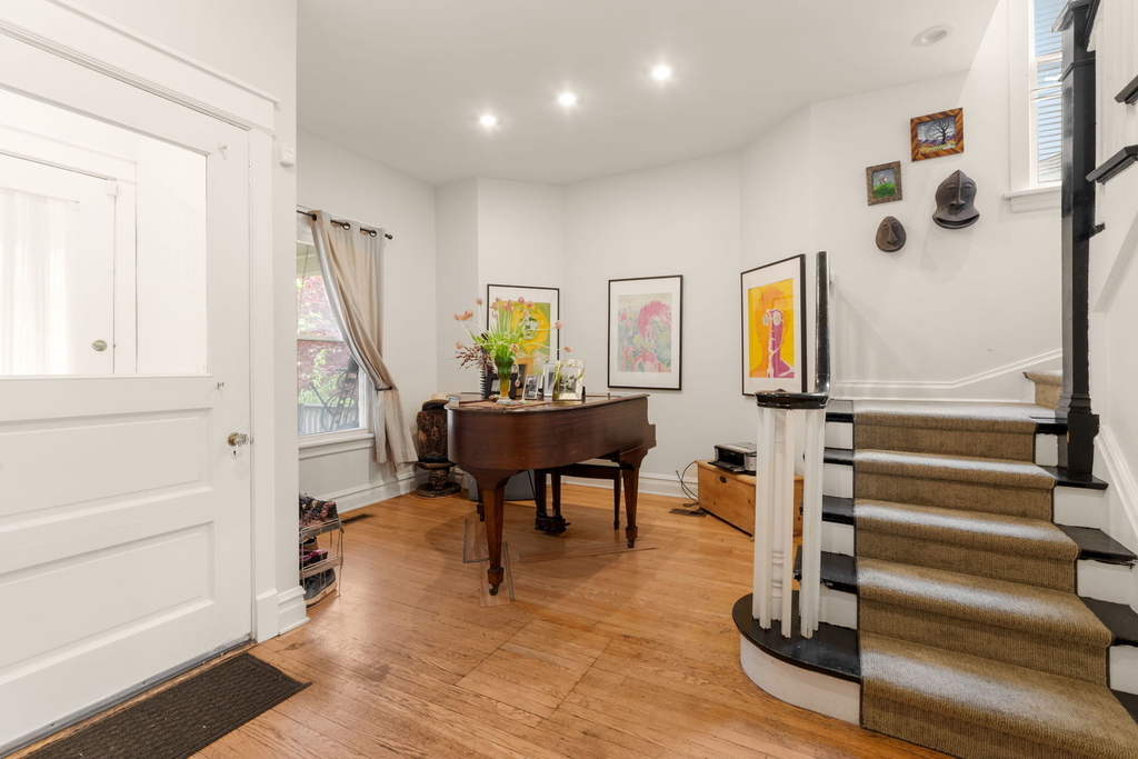 5415 N Wayne Avenue - Photo 1