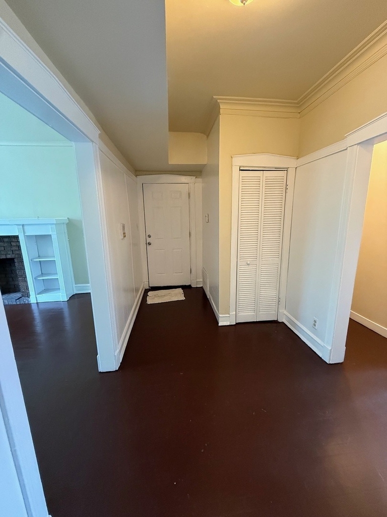 715 W 57th Street - Photo 5