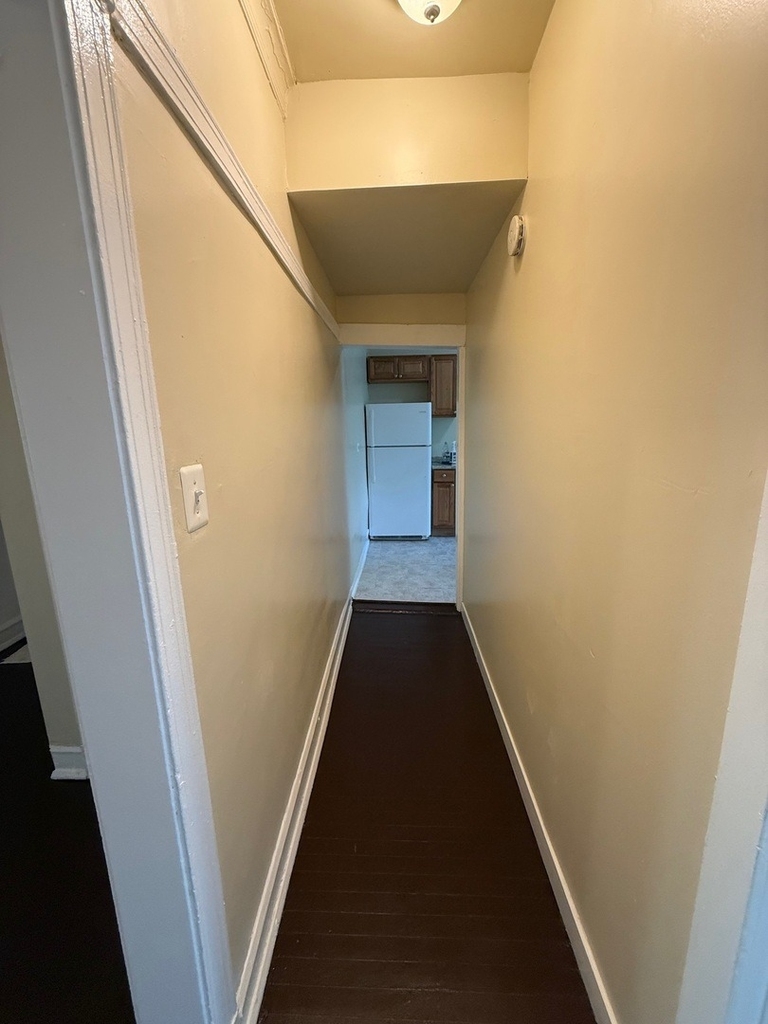 715 W 57th Street - Photo 6