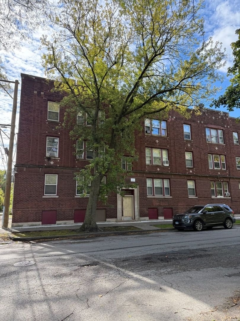 715 W 57th Street - Photo 0