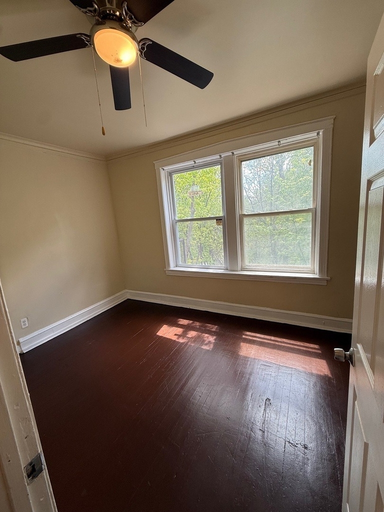 715 W 57th Street - Photo 7