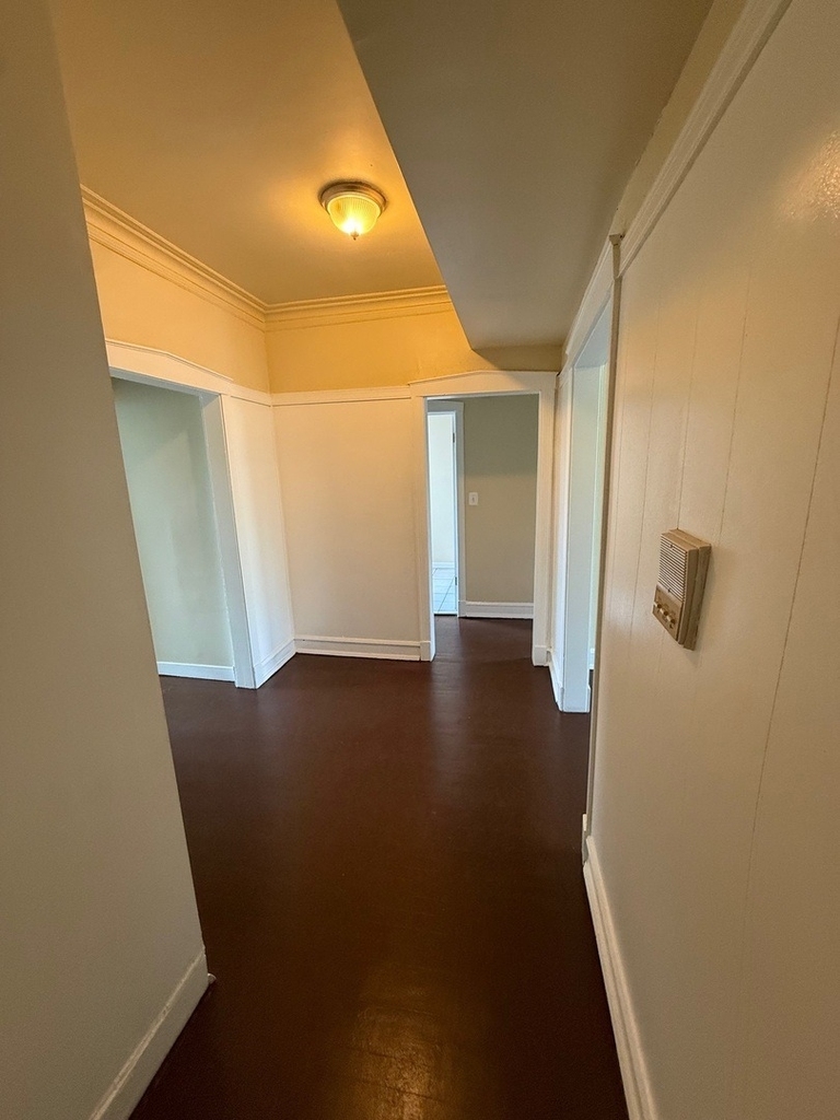 715 W 57th Street - Photo 10