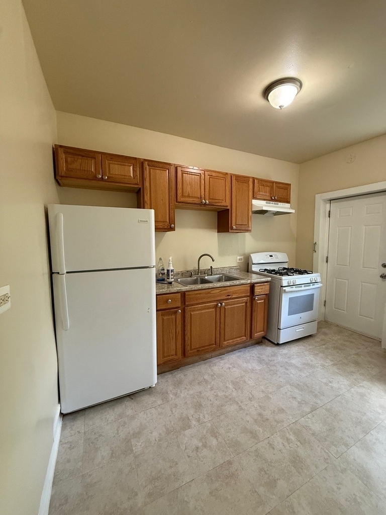 715 W 57th Street - Photo 9