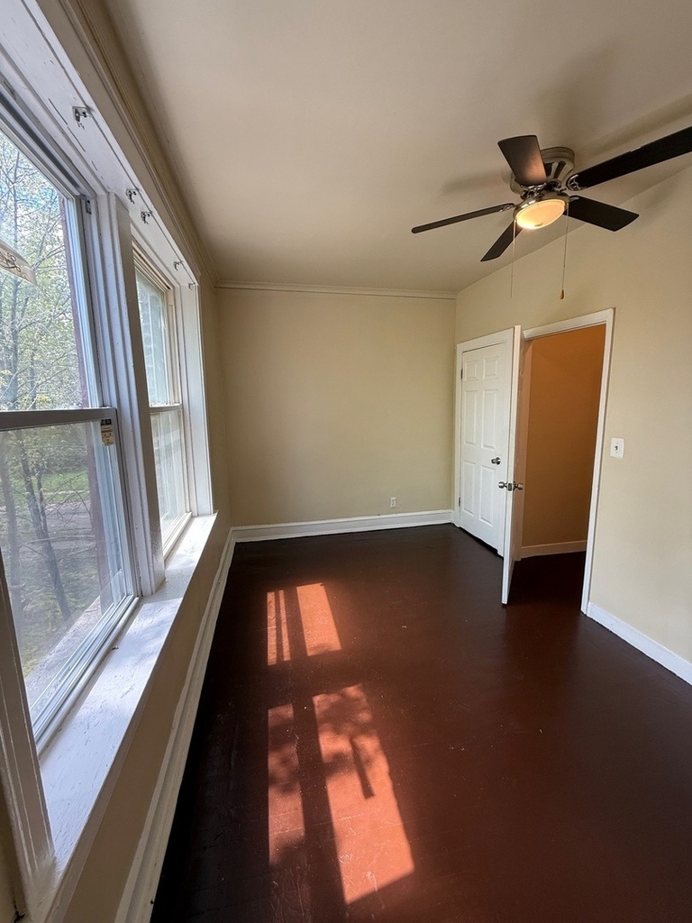715 W 57th Street - Photo 8