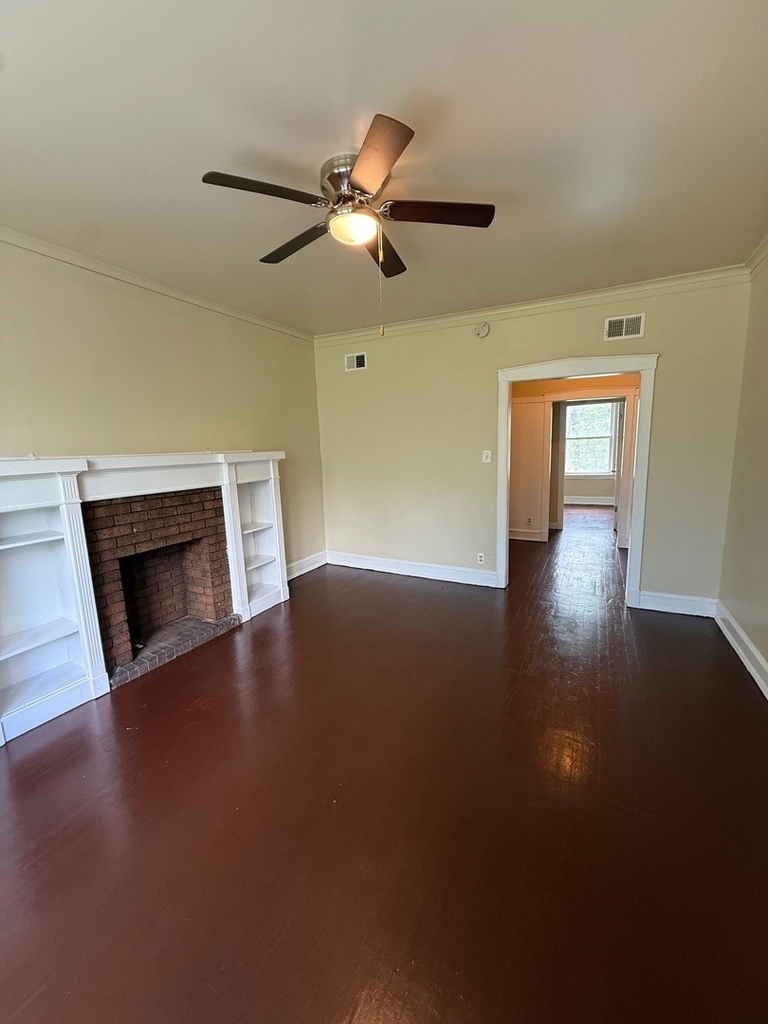 715 W 57th Street - Photo 11