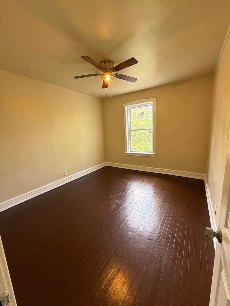 715 W 57th Street - Photo 2