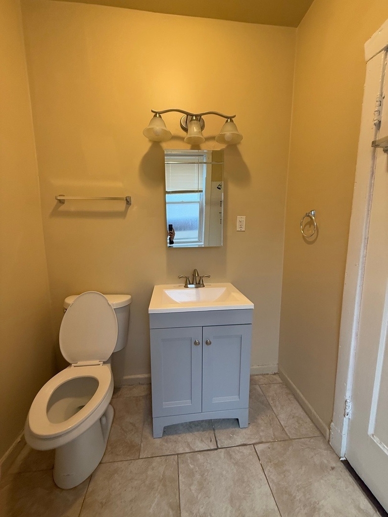 715 W 57th Street - Photo 11