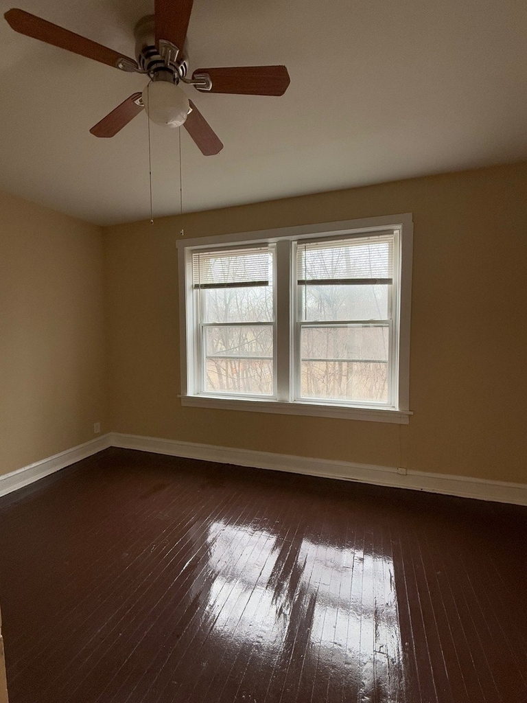 715 W 57th Street - Photo 10