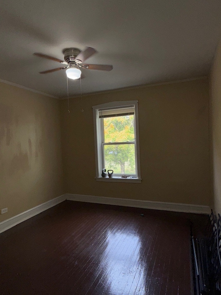 715 W 57th Street - Photo 2