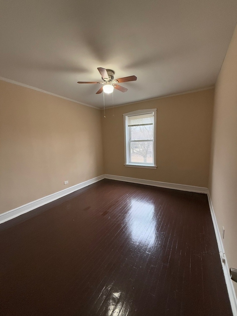 715 W 57th Street - Photo 9
