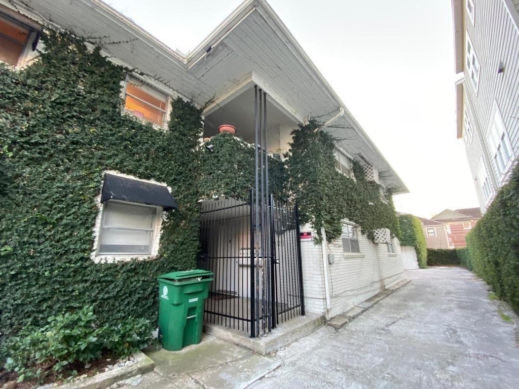 1909 Colquitt Street - Photo 1