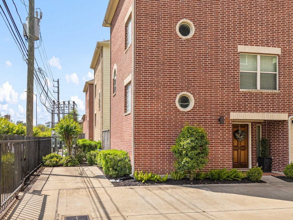 548 Westcross Street - Photo 7