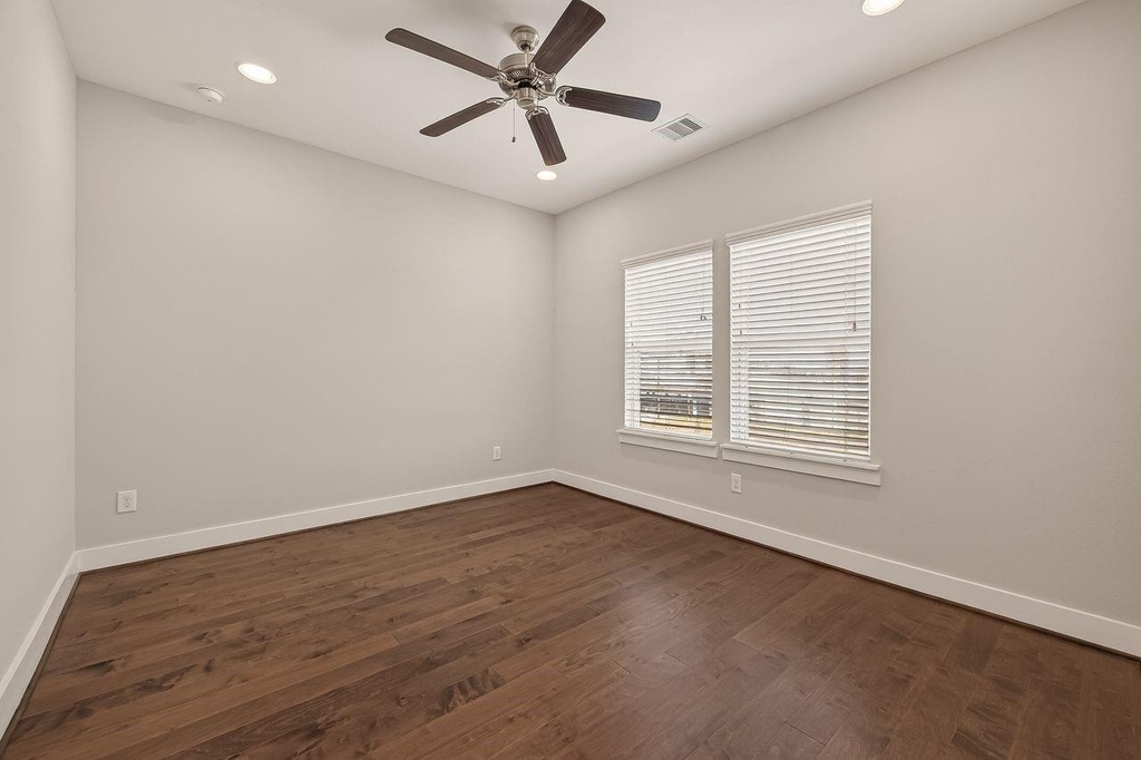 2010 Saint Charles Street - Photo 32