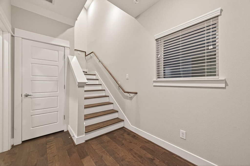 2010 Saint Charles Street - Photo 4