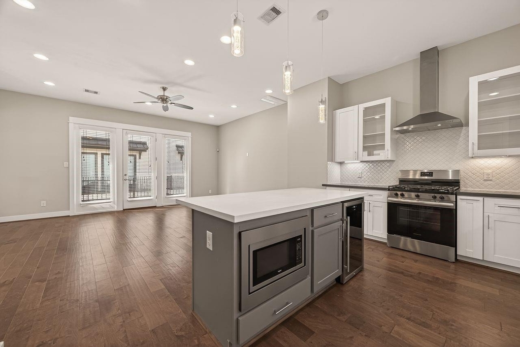 2010 Saint Charles Street - Photo 15