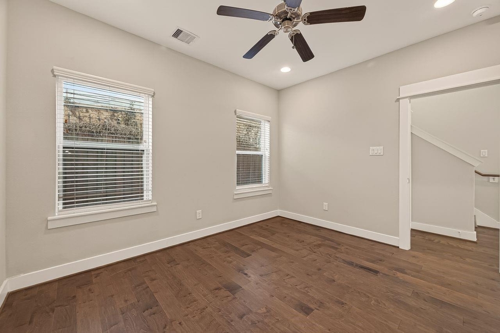 2010 Saint Charles Street - Photo 7