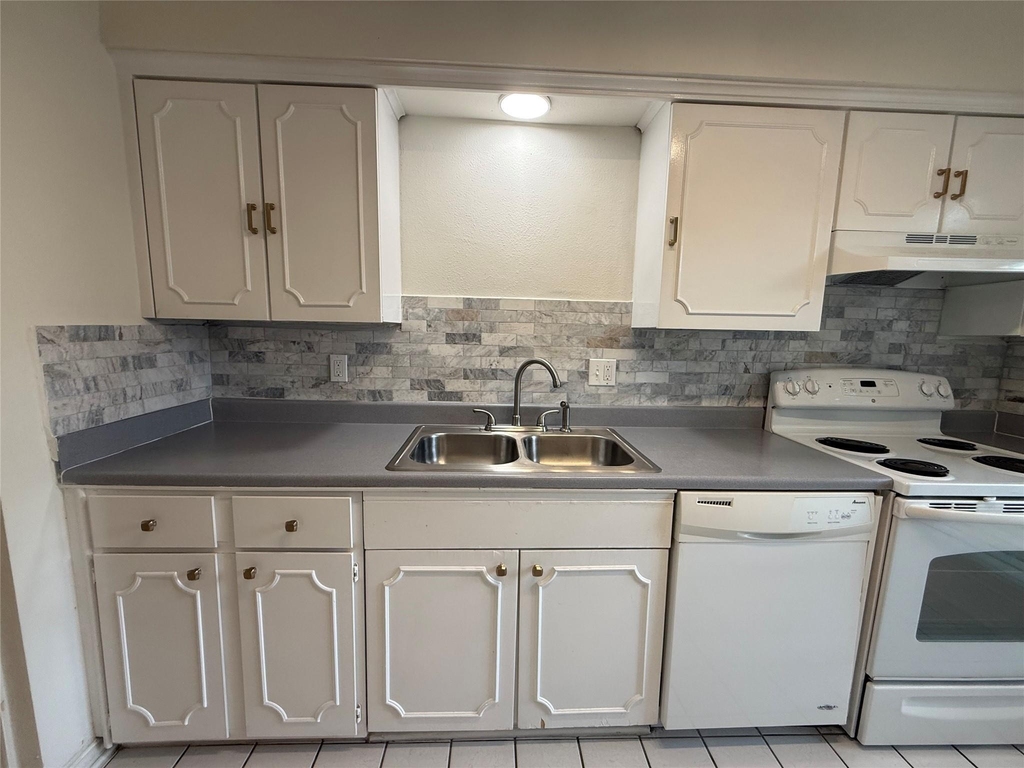 2039 Winrock Boulevard - Photo 3
