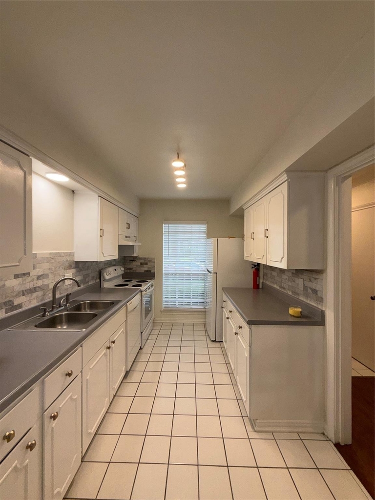2039 Winrock Boulevard - Photo 1