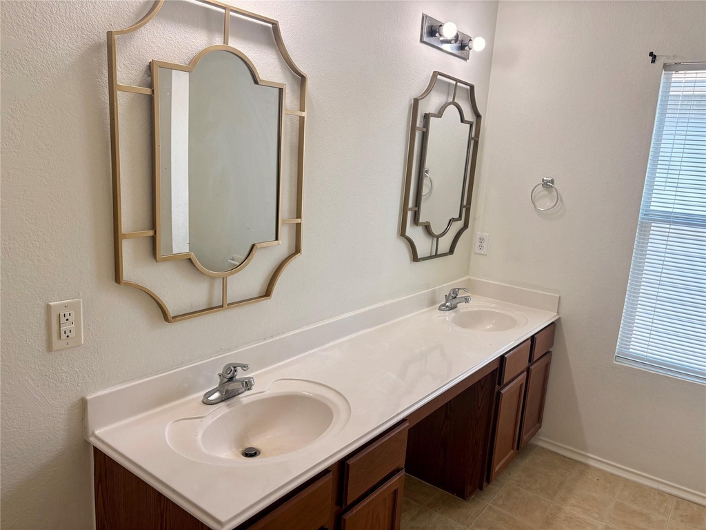 7806 Maverick Trace Lane - Photo 12