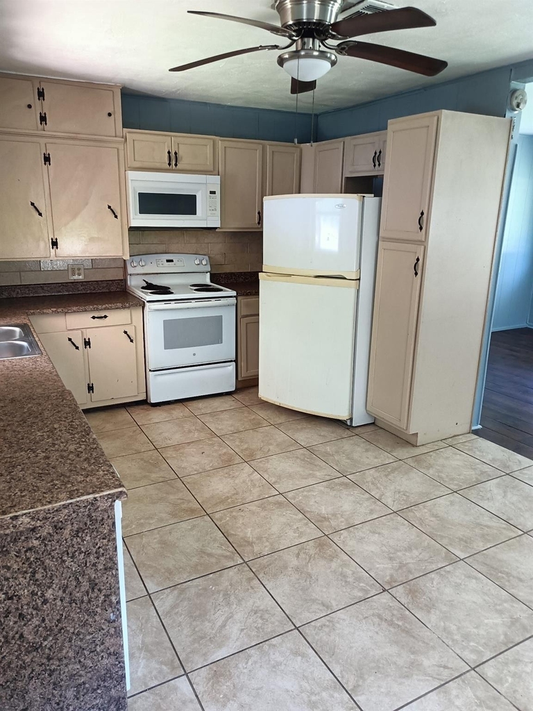 385 Jones Rd - Photo 3