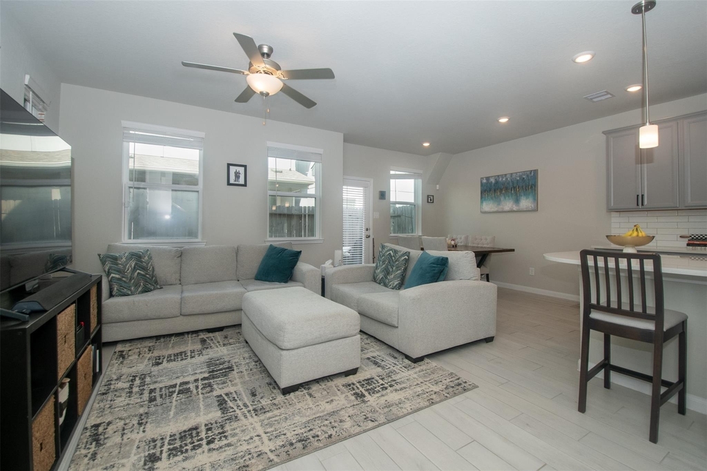1523 Parkland Oak Drive - Photo 2